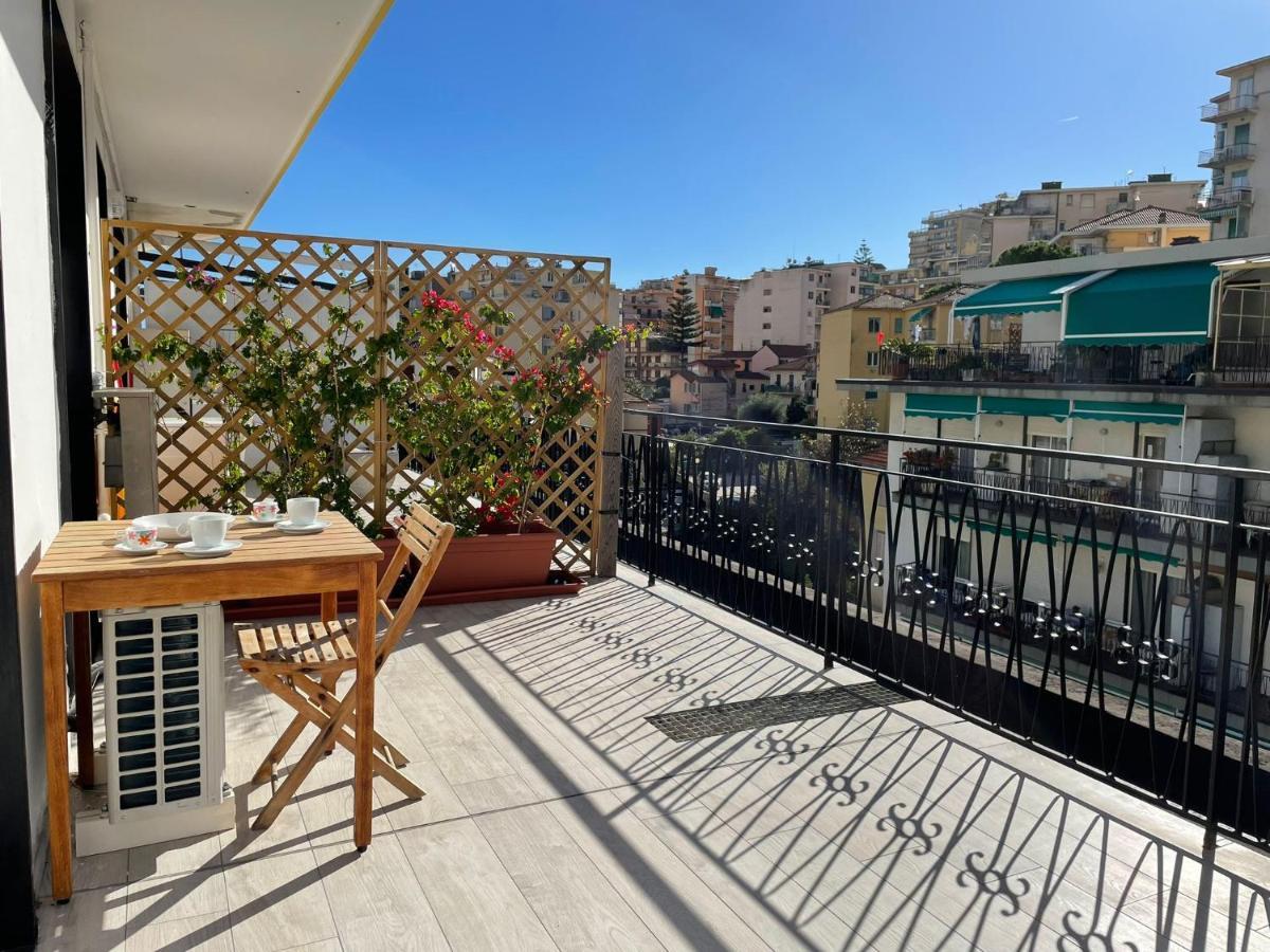 Wh - Cuore Home - Attico Monolocale Con Parcheggio Gratuito - 5 Minuti Dal Centro - Wifi San Remo Extérieur photo