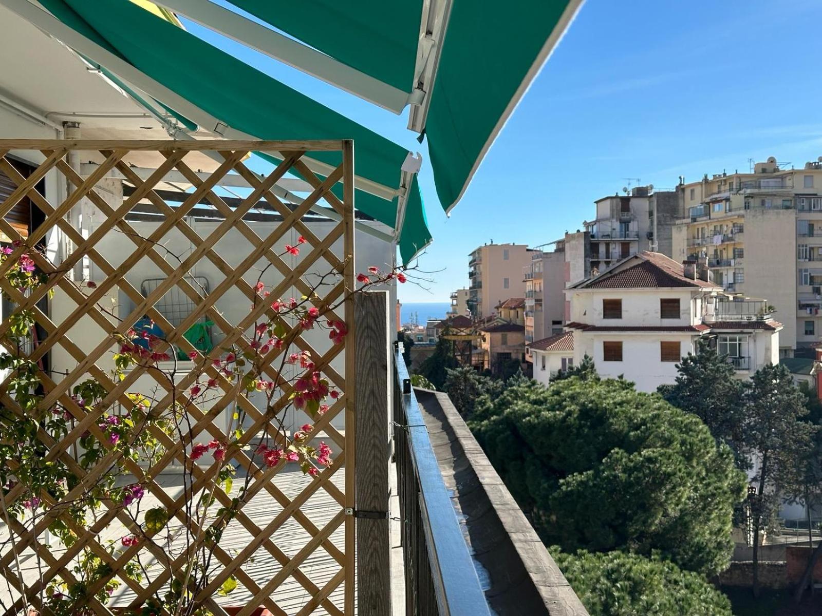 Wh - Cuore Home - Attico Monolocale Con Parcheggio Gratuito - 5 Minuti Dal Centro - Wifi San Remo Extérieur photo