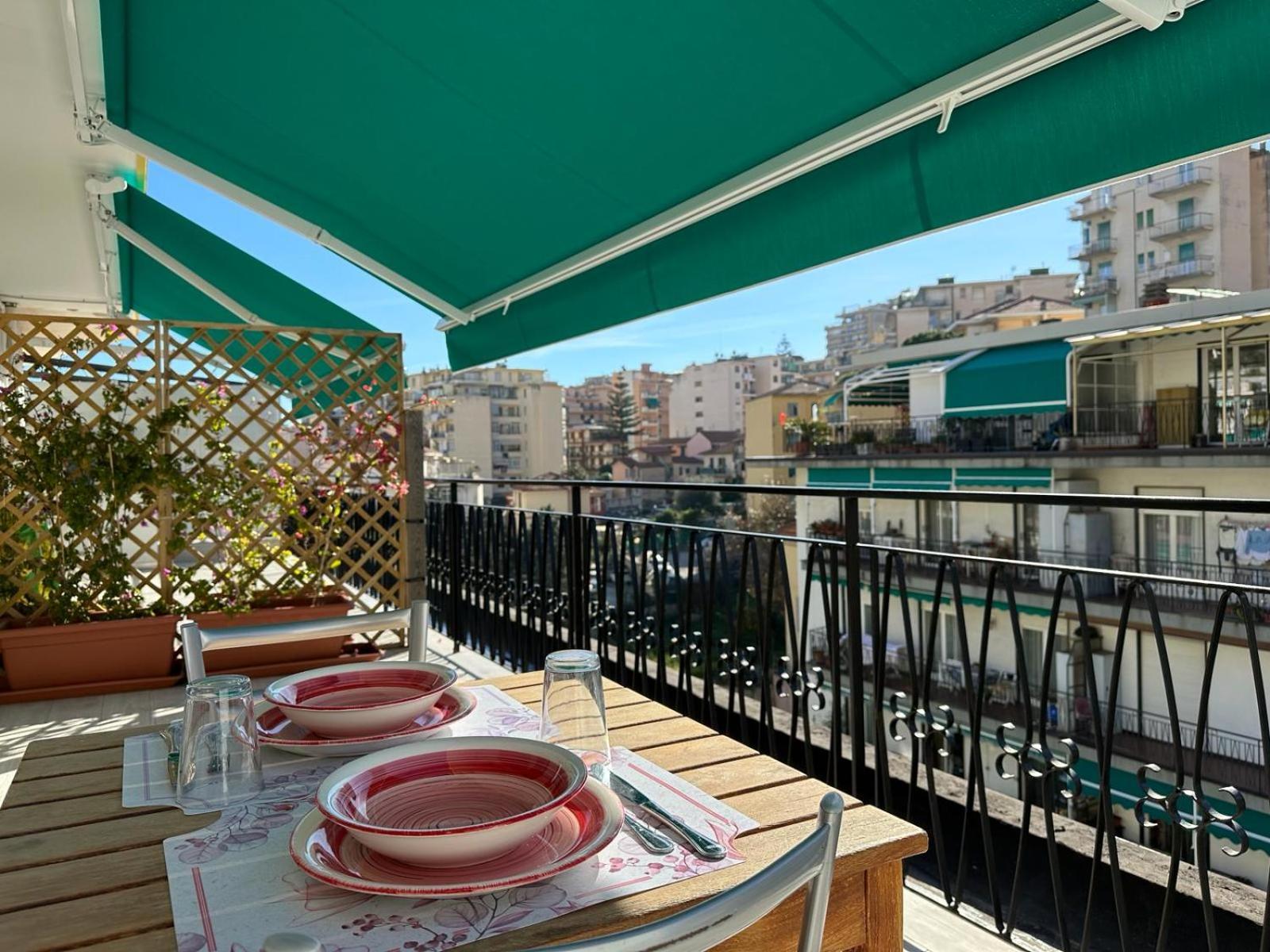 Wh - Cuore Home - Attico Monolocale Con Parcheggio Gratuito - 5 Minuti Dal Centro - Wifi San Remo Extérieur photo